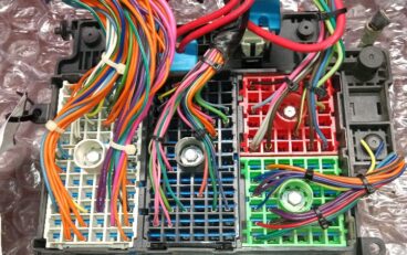 2002 CHEVROLET AVALANCHE_2500 FUSE BOX ENGINE – 1278978