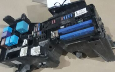 2011 TOYOTA CAMRY FUSE BOX ENGINE – 1008798