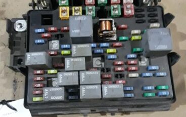 2004 CHEVROLET AVALANCHE_1500 FUSE BOX ENGINE – 1030946